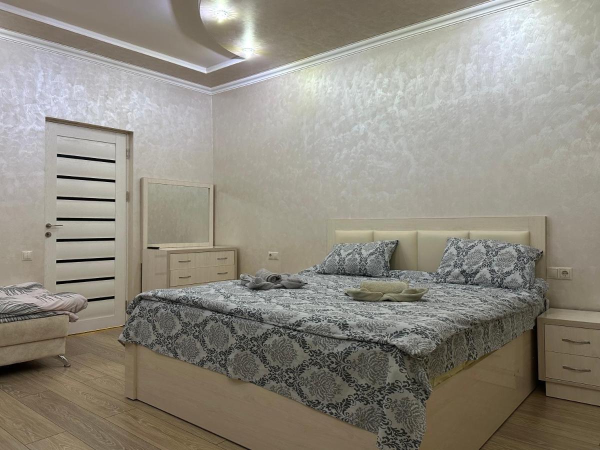 Our House Bed and Breakfast Vagharshapat Exteriör bild