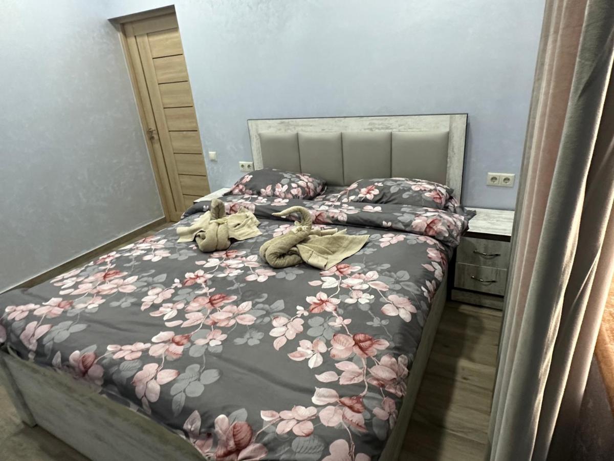 Our House Bed and Breakfast Vagharshapat Exteriör bild